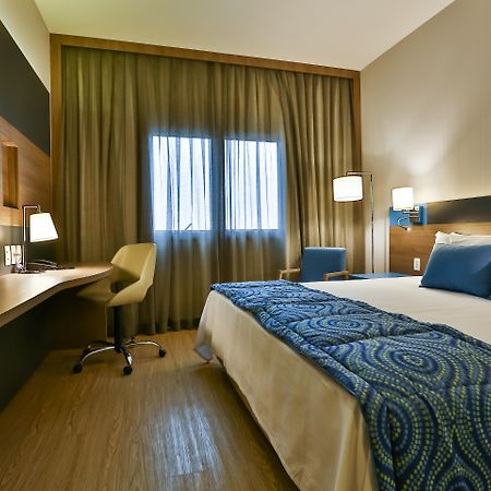 Hilton Garden Inn Santo Andre Bagian luar foto